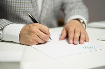 Comment signer en po exemple : guide facile et rapide pour 2026